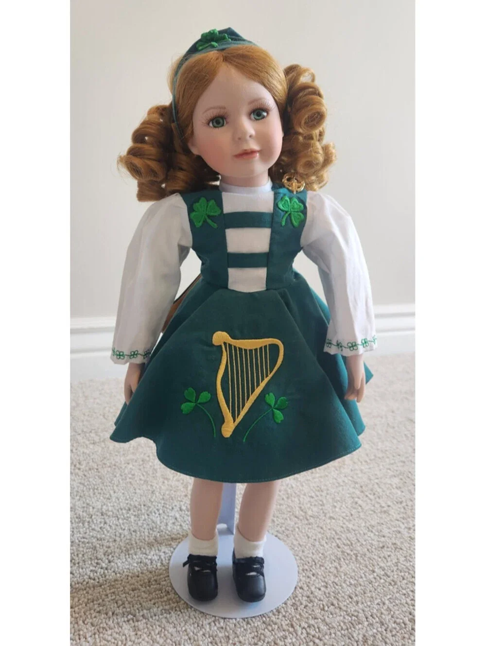 Alberon Collections Aoife Una Doll Irish Shamrock Collection Unique NIB W/Stand